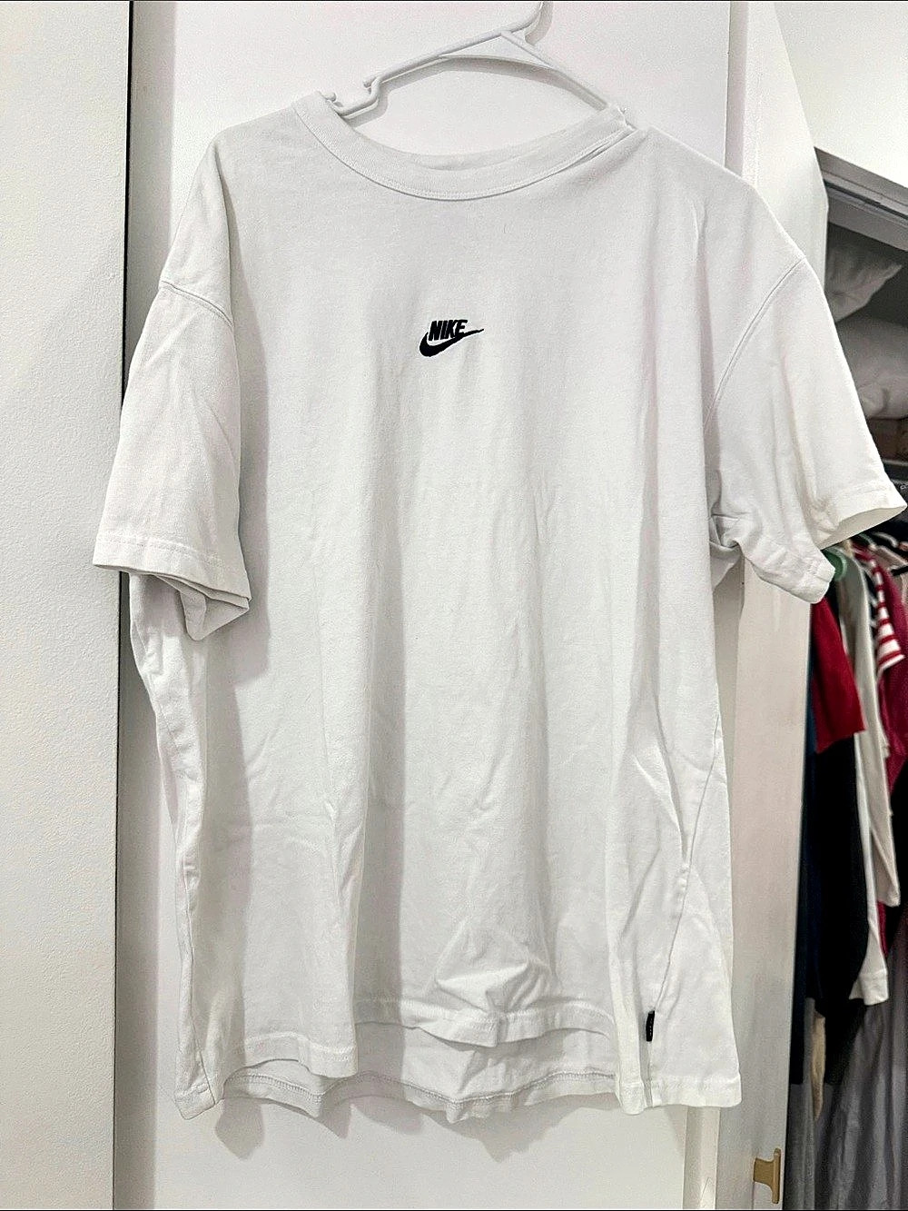 Nike The Nike Tee Center Swoosh T-Shirt White Large